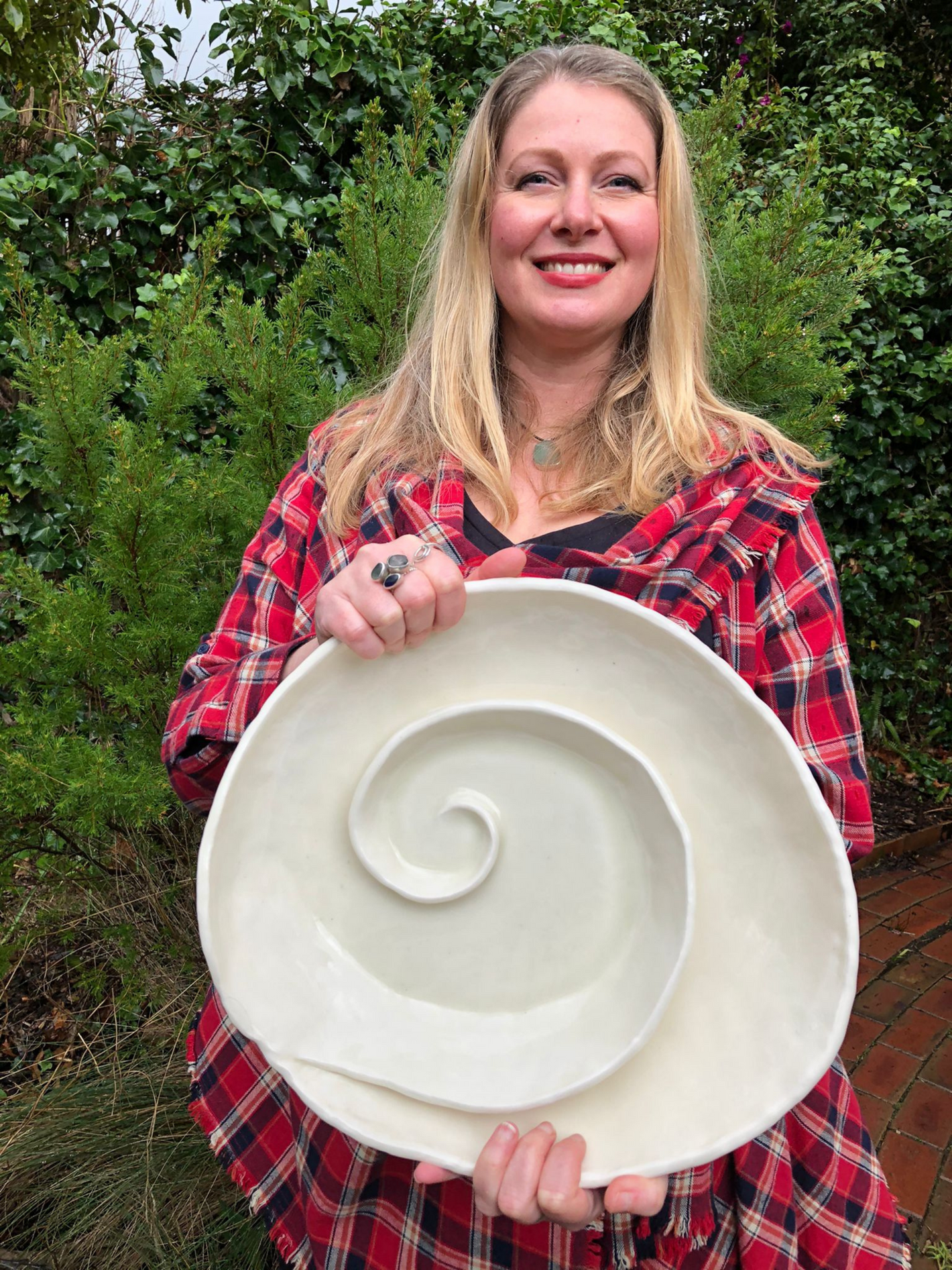 The Arthly Box collaboration with Monika with a K Ceramics Mornington Peninsula Victoria Australia. Handmade ceramics, pinch bowls for your kitchen or for gifting.